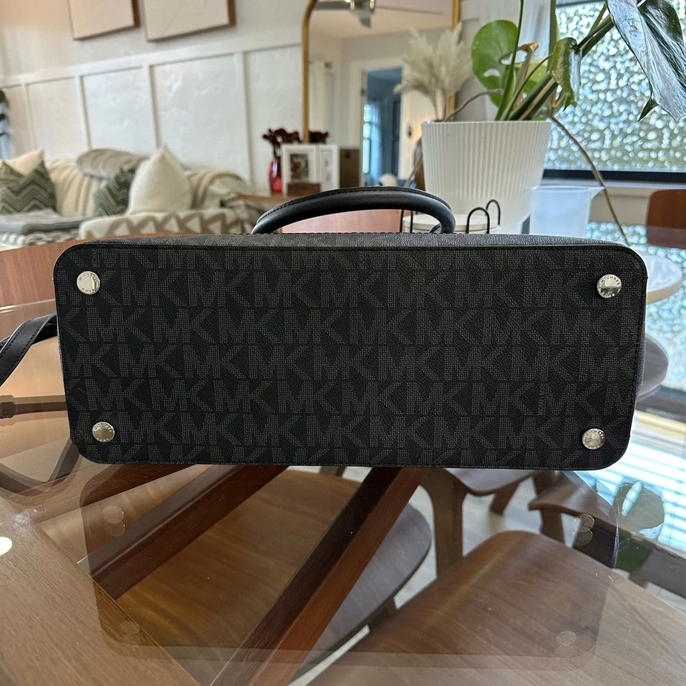 Black Michael Kors Lynn Monogram Satchel